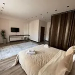 Garden Plaza Hotel *