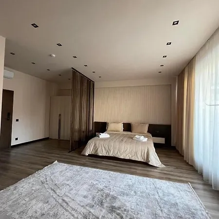 Garden Plaza Hotel Neresnytsya