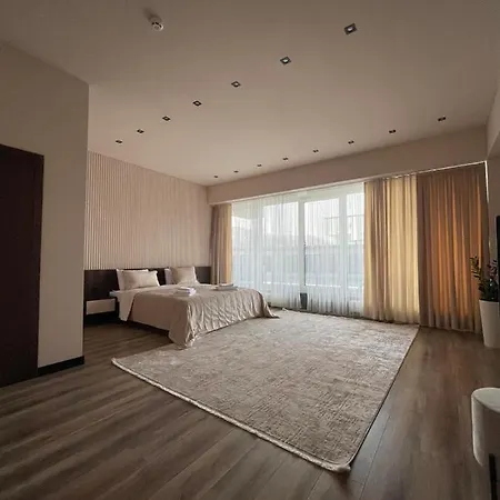 Hotel Garden Plaza Neresnytsya