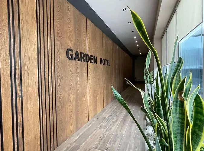 מלון Garden Plaza Neresnytsya