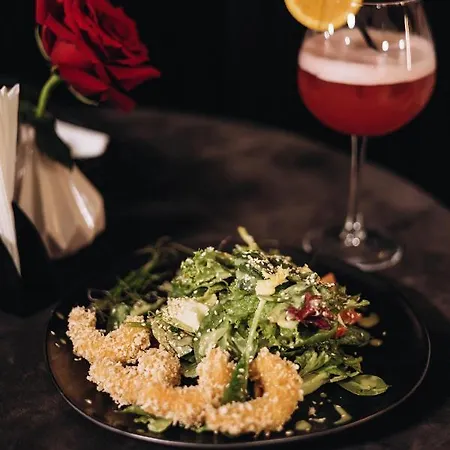 Garden Plaza מלון *