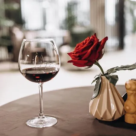 Garden Plaza מלון