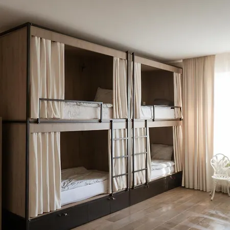 מלון Garden Plaza